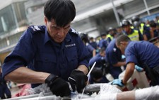 ​Cảnh sát Hong Kong xé lều người biểu tình
