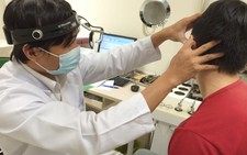 ​Thủng màng nhĩ vì viêm tai giữa