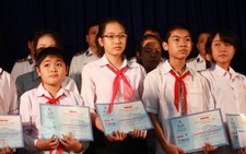 ​Trao học bổng cho con cảnh sát biển Vùng 1