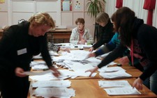 Nga “tôn trọng” chứ không “công nhận” bầu cử ở đông nam Ukraine
