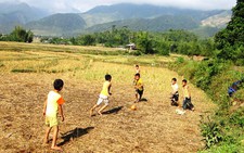 ​Sân bóng trên ruộng bậc thang