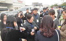 Nức nở đón thi thể 3 mẹ con gốc Việt vụ MH17