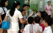​Chiếc khăn con tặng cô