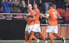 Vòng loại Euro 2016: Robben cứu “phù thủy” Hiddink