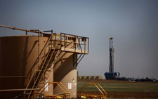 OPEC chần chừ, dầu thô rớt mốc 69 USD/thùng