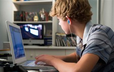 Những từ viết tắt trên Internet khiến cha mẹ 
