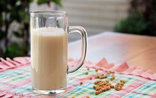 ​Cho bé uống sữa đậu nành và những điều cần biết