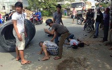 Thép cuộn trên xe rớt xuống đường, 2 người bị thương