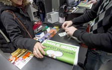 Số báo “lịch sử” Charlie Hebdo giá hàng chục nghìn USD
