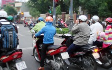 Sài Gòn thêm một ngày mặc áo ấm trong nắng sớm