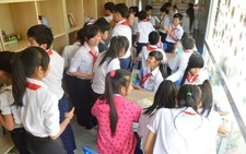 ​Vào container đọc sách