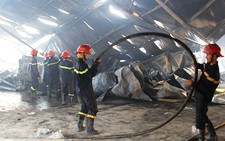 Nhà xưởng rộng hơn 5000m2 đổ sập sau vụ cháy lớn