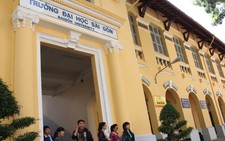 Giảng viên vô tư sử dụng bằng tiến sĩ 
