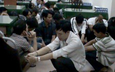 Đột kích quán cà phê, bắt 84 người cá độ bóng đá