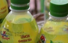 Chai trà xanh không độ có gián, 50 triệu đồng và 3 năm tù