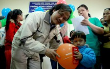 Quà tết cho bệnh nhi ung thư Huế
