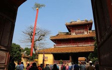 Dựng nêu trong hoàng cung triều Nguyễn