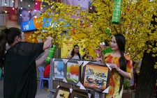 Phố ông Đồ TP.HCM thu hút giới trẻ chụp hình