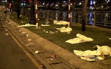 ​Sau giao thừa, trung tâm TP.HCM tràn ngập rác