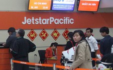 Mất cả ngày Tết vì máy bay trễ liên tục