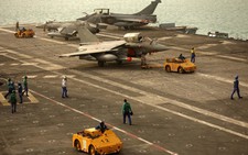 ​Pháp triển khai tàu sân bay chống IS