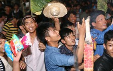 Hơn 5.000 người tranh lộc ở Lễ hội Làm Chay
