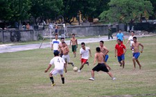 ​Chơi bóng đá ở Trường Sa