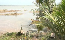 ​Có bờ kè trăm tỉ, dân vẫn phải chạy trốn “hà bá”