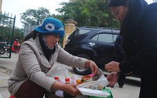 ​Một đời với thúng cơm gà