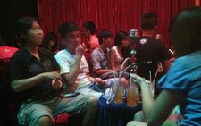 Bán shisha công khai, “khói Ả Rập” đang mê hoặc trẻ em?