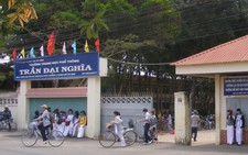 Tây Ninh chuyển trường công thành tư, giáo viên phản đối