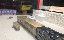 Bắt xe taxi chở 8.490 bao thuốc lá lậu