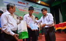 Trao học bổng và xe đạp cho 200 học sinh nghèo Bình Định
