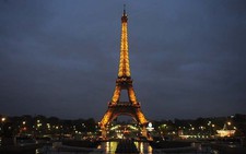 Tháp Eiffel mừng sinh nhật thứ 126 