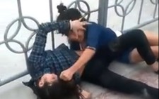 ​Quảng Ninh: Nữ sinh đánh nhau, bạn bè cổ vũ, quay clip