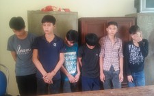 Ném đá tới tấp vào xe khách... chỉ để cho vui