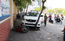 Taxi tông 3 xe máy, tài xế chết, hai người bị thương
