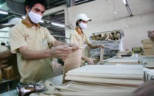 Doanh nghiệp choáng  với giá xăng