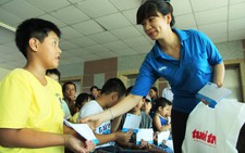 Tết thiếu nhi sớm với bệnh nhi Đà Nẵng