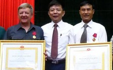Vinh danh 2 người gắn bó với Phong Nha - Kẻ Bàng