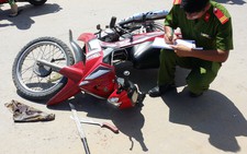 Không vượt được xe tải, về nhà lấy mã tấu chém tài xế