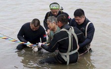 Chìm tàu ở Trung Quốc: Mới cứu được 13 người