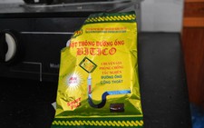 Cấp cứu cụ bà ăn nhầm bột thông đường cống