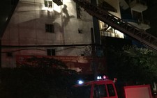 ​Cháy nhà trong đêm, xe thang cứu 5 người thoát chết