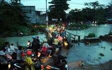 Sau cơn mưa to, Biên Hòa ngập nặng