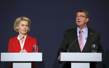 EU trừng phạt thêm Nga, NATO đưa 40.000 quân sát biên giới