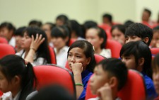 Tặng xe đạp cho học sinh “dẻo dai đến trường”
