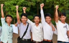 Khắp nơi nắng nóng, hơn 1 triệu thí sinh bước vào môn thi Toán