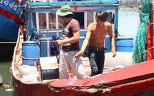 Thêm 1 tàu cá tố bị Trung Quốc tấn công