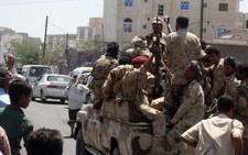 Nhóm ủng hộ Al-Qaeda tấn công Yemen, 1.200 tội phạm ồ ạt vượt ngục
